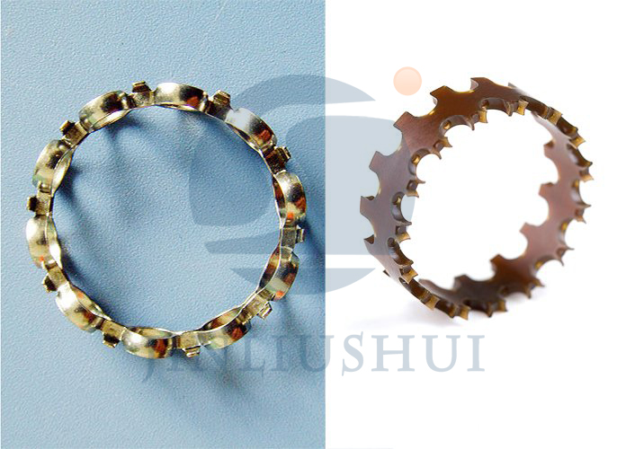 What are the advantages of engineering plastic bearing cage compared with metal cage？